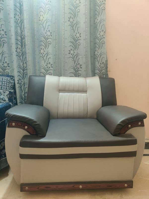 Premium Sofa Set – Like New Condition – 3+2+1 Seater. 4