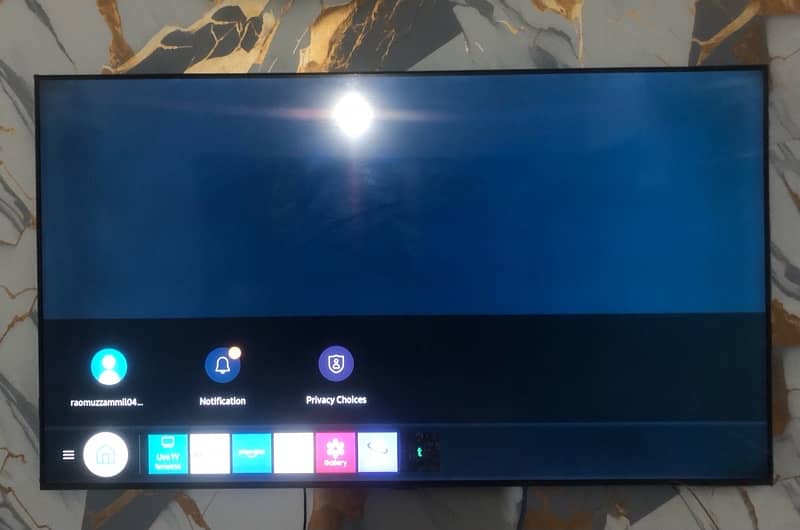 SAMSUNG Crystal 4K Smart TV 2