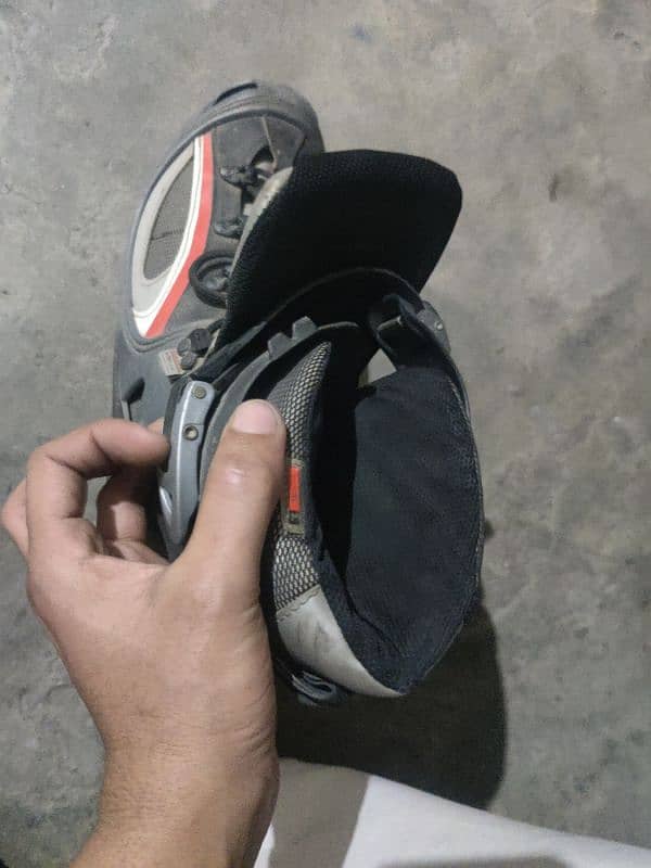 I am salling my skating shoes new condition 3