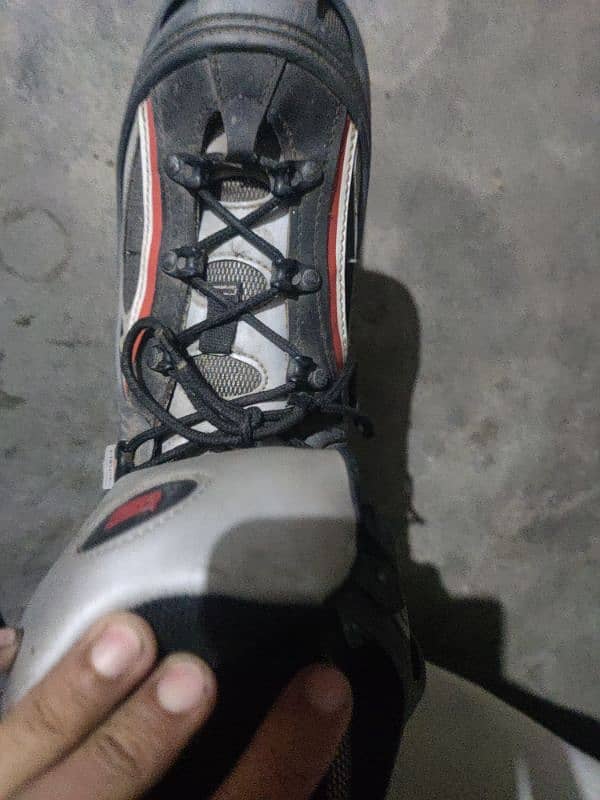 I am salling my skating shoes new condition 4