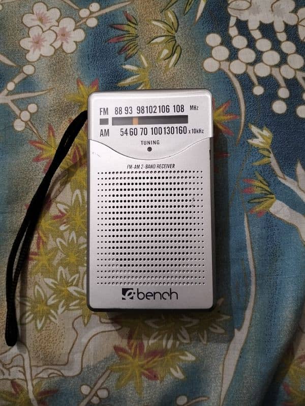 ebench FM am 2band radio 2 battery cell 3and 4 month battery time 4