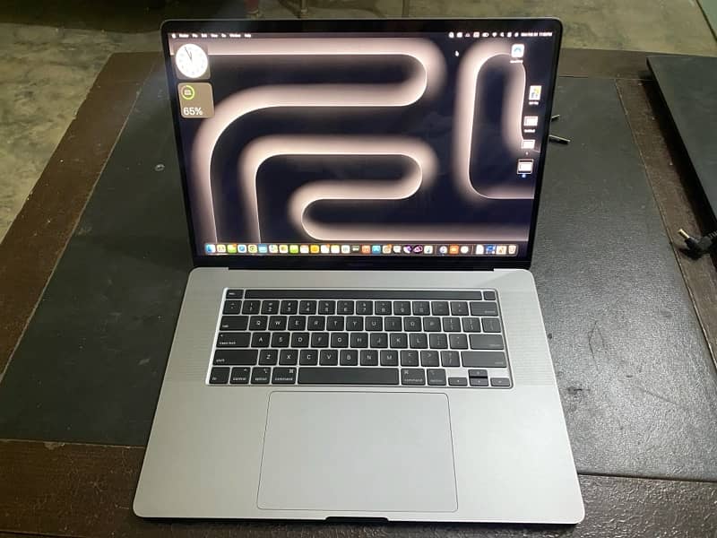 Powerful 16-inch MacBook Pro | 6-Core i7, 16GB RAM, 500GB SSD | 0