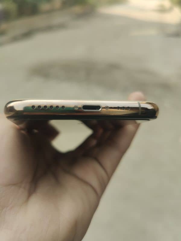 iphone XS Non PTA in brand new condition No open No repair 4