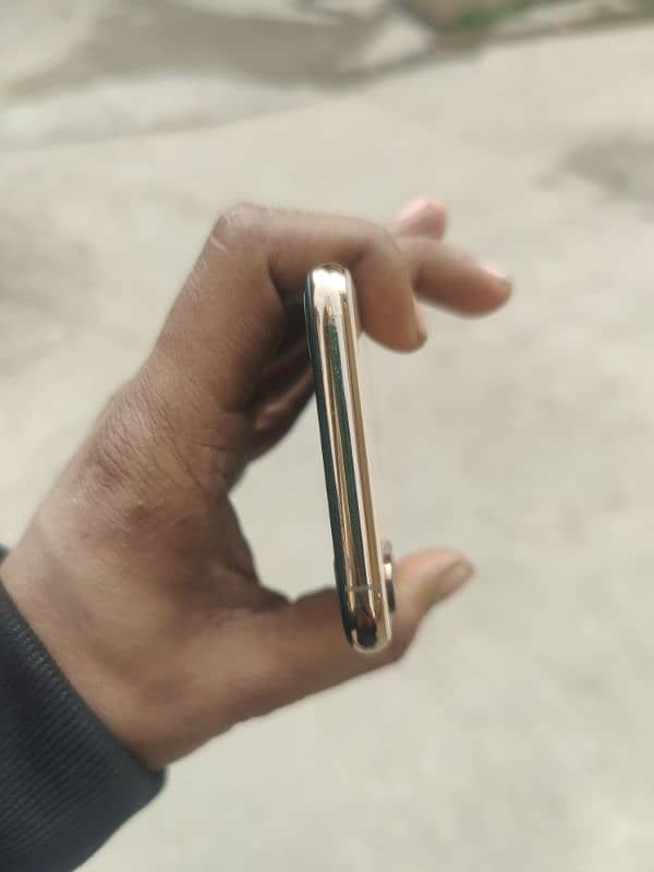 iphone XS Non PTA in brand new condition No open No repair 6