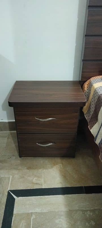 King size Bed with side table and with mattress aur dressing table 7