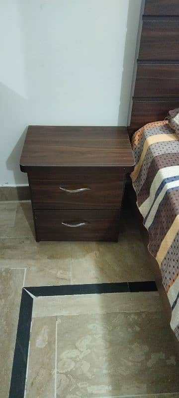 King size Bed with side table and with mattress aur dressing table 8