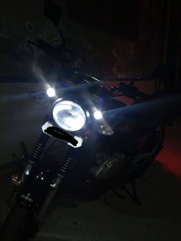 Suzuki Gs 150 SE 4