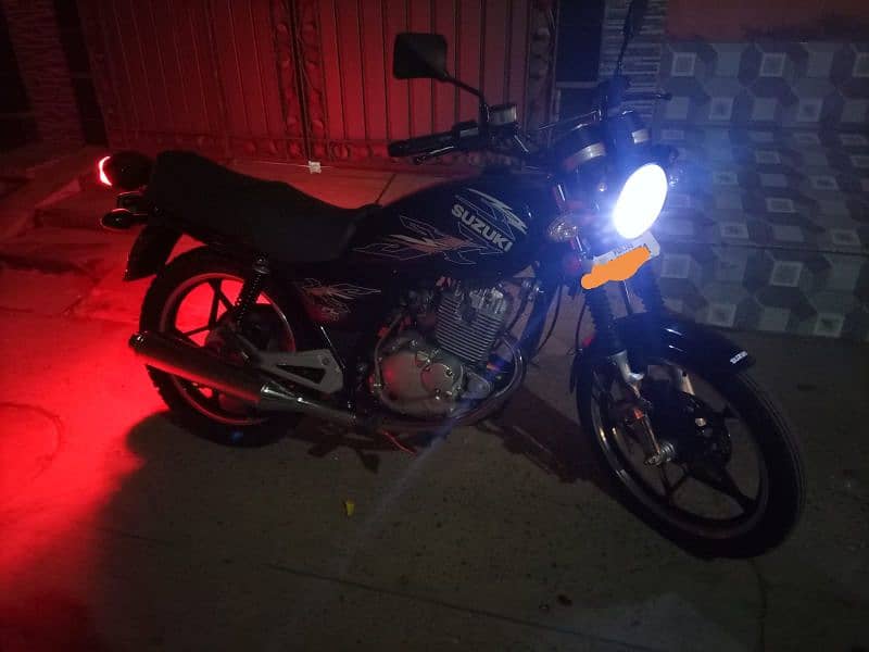 Suzuki Gs 150 SE 11