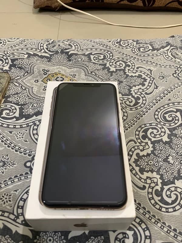 iphone xs max 256gb approved with box 0