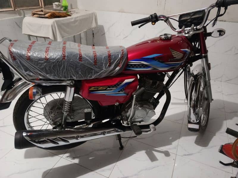 Honda 125 RED KARACHI NUM 3