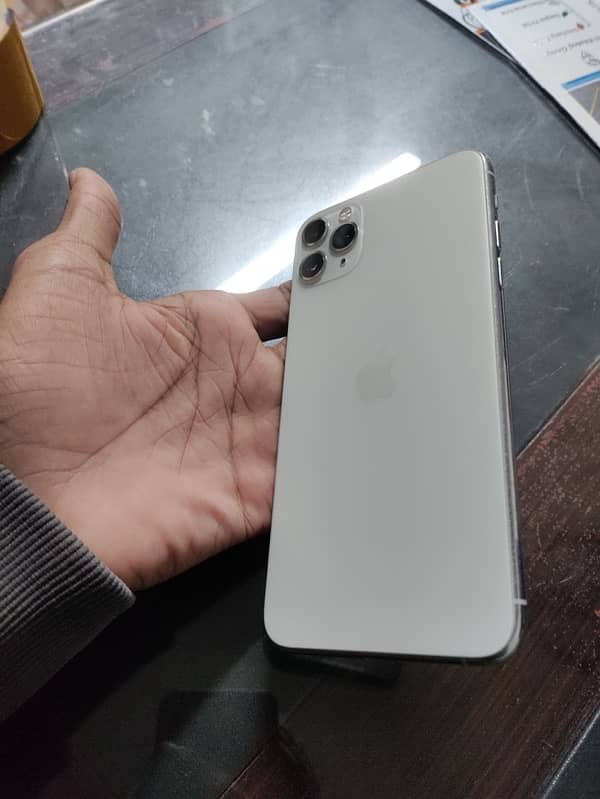 IPhone 11 Pro Max factory unlocked 1