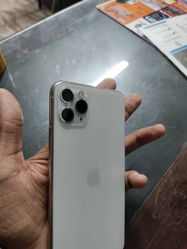 IPhone 11 Pro Max factory unlocked 4