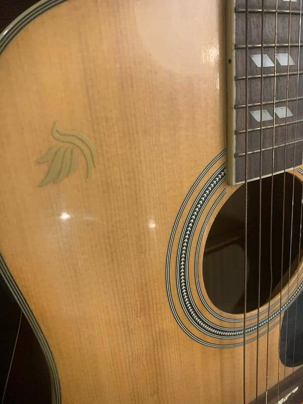 YAMAHA semi acustic guitar 3