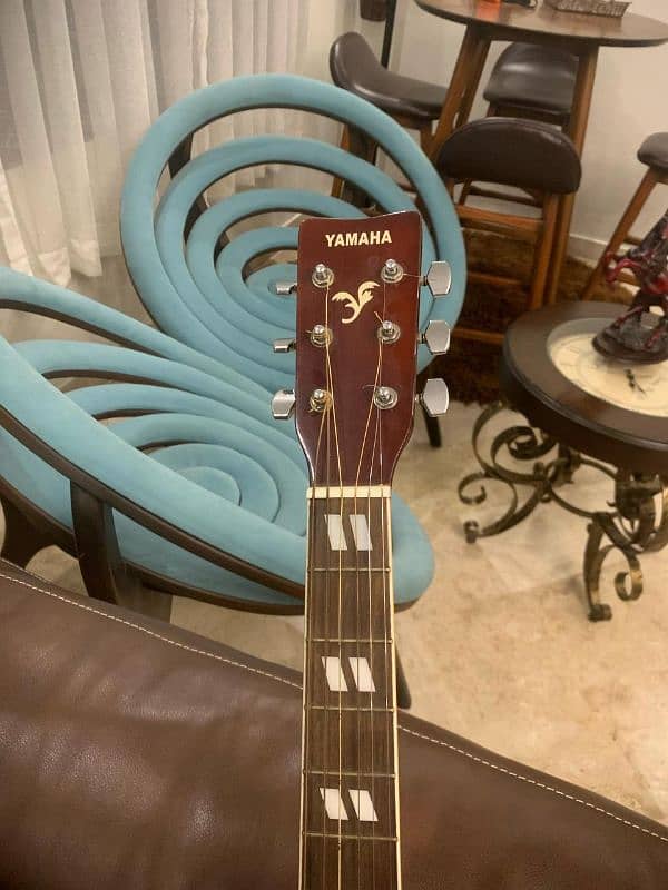 YAMAHA semi acustic guitar 10