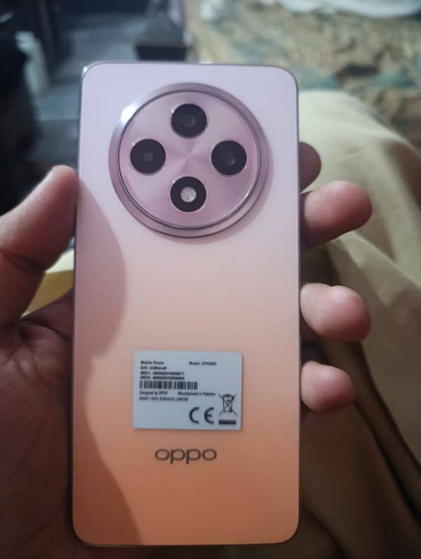 oppo Reno 12 f 8/256 gb 4