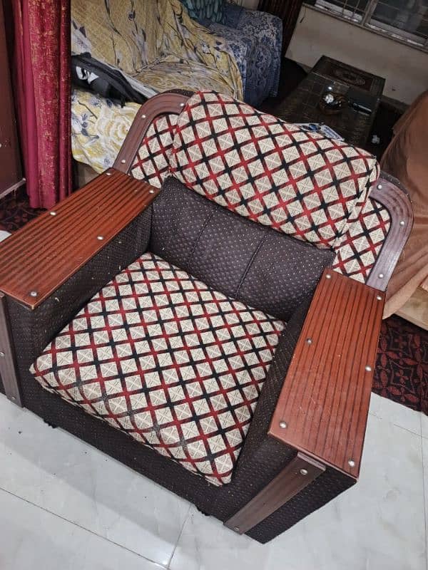 6 Seater Sofa Set in Good Condition 7