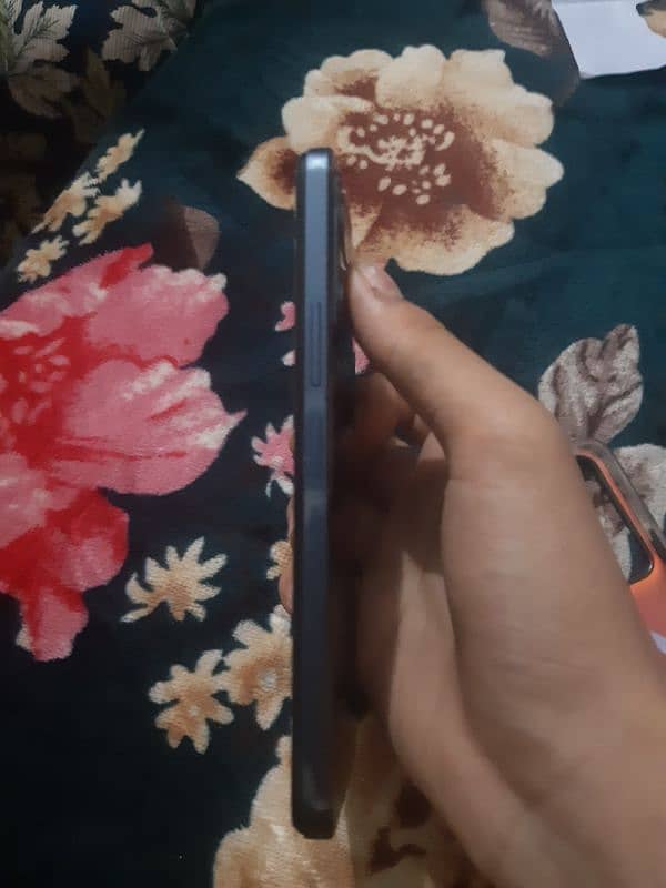 vivo y22 urgent for sale condition 10 by 10 ha all ok ha. box sath ha 1