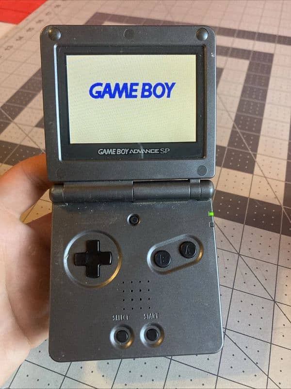 Nintendo GameBoy Advance SP 1