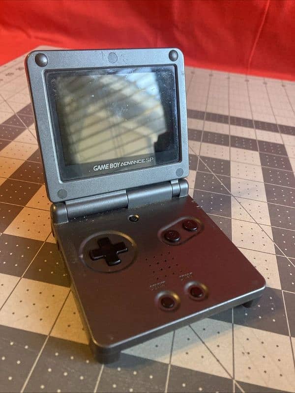 Nintendo GameBoy Advance SP 11