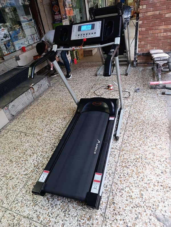 Apollo Air 4 treadmill not opened or repaired original condition 10/10 1