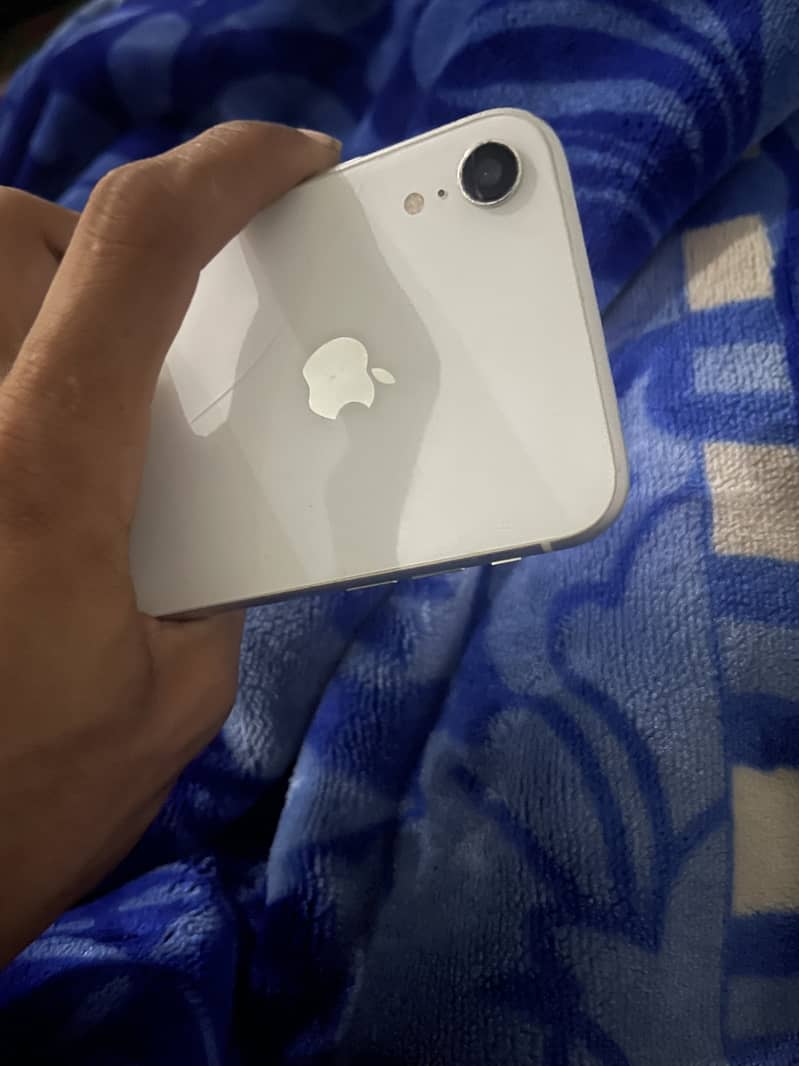 Apple iPhone XR. Non  PTA.  Battery change ha. Face id off baki all ok 4