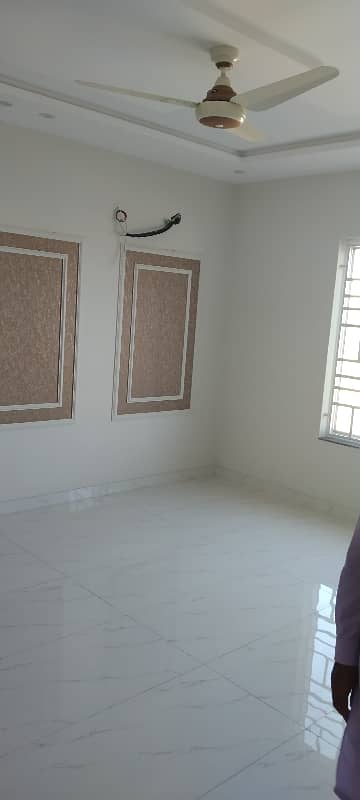 FOR RENT UPPER PORTION 1 KANAL NESPAK SOCIETY MAIN COLLEGE ROAD NEAR GHAZI CHOWK TOWNSHIP LAHORE GOOD LOCATION RENT 85000 6