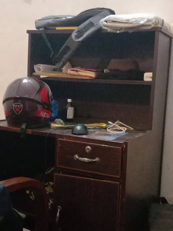 Study Table 8/10 Condition. with extra shelves 0