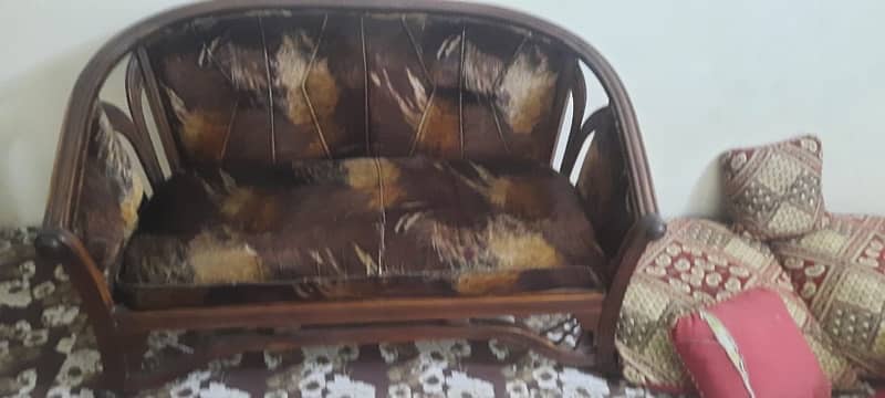 7 seater sofa set in good condition 1