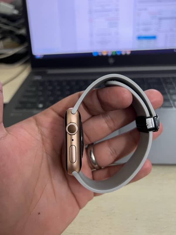 Apple Watch Series 6 44MM Gold 1