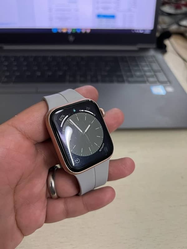 Apple Watch Series 6 44MM Gold 5