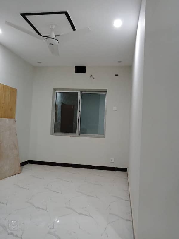 Brand new Faimly flat for rent Ground floor totally separate yousaf coluny 7