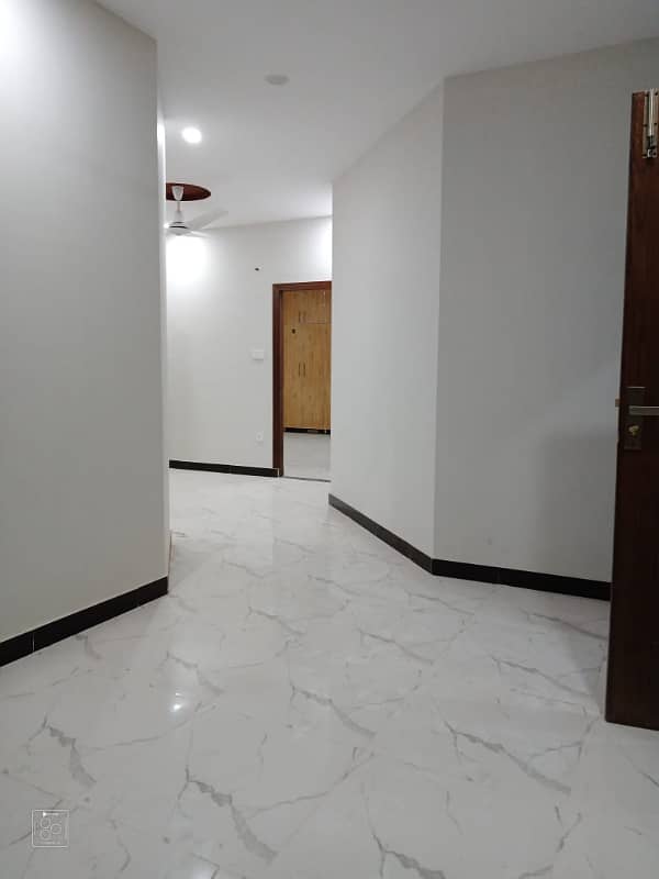 Brand new Faimly flat for rent Ground floor totally separate yousaf coluny 10