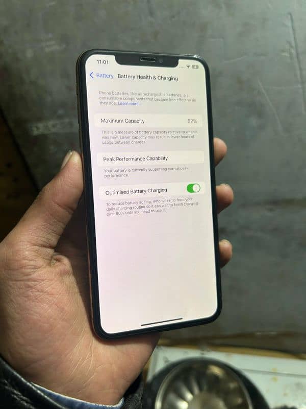 iphone xs max 256 factory unlocked (read add first) 3