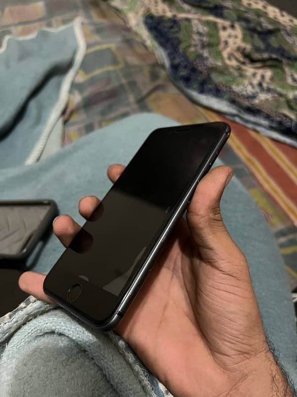 i phone 8 plus Pta Approved 64 GB 4