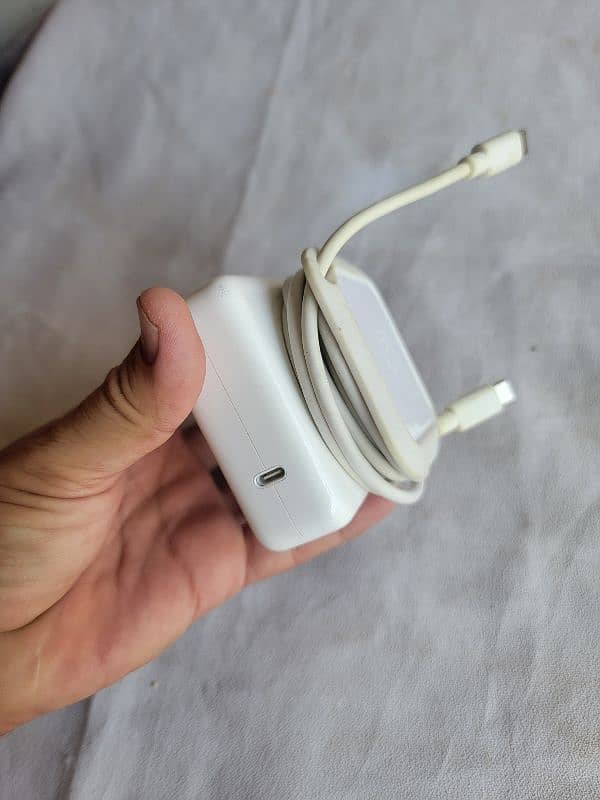 Apple 61W USB C Power Adapter 0