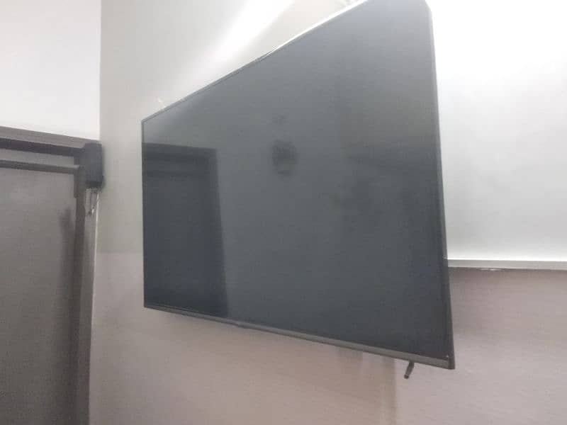 urgent sale TCL led 55 inch with box (panel Damage broken) 2