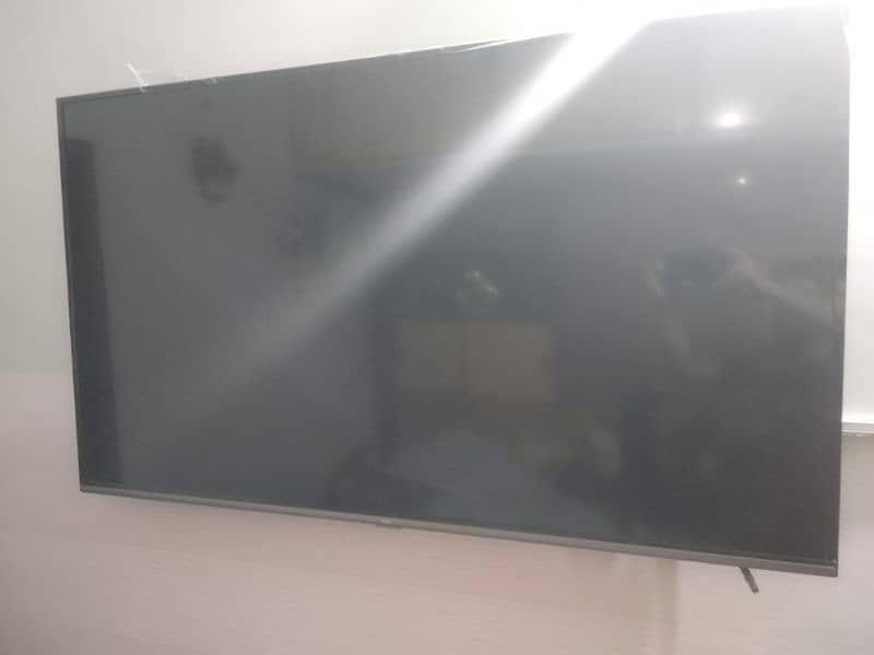 urgent sale TCL led 55 inch with box (panel Damage broken) 3