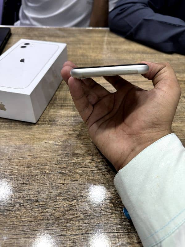 iPhone 11 white dual pta with complete box 5