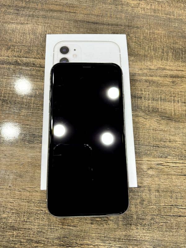 iPhone 11 white dual pta with complete box 6