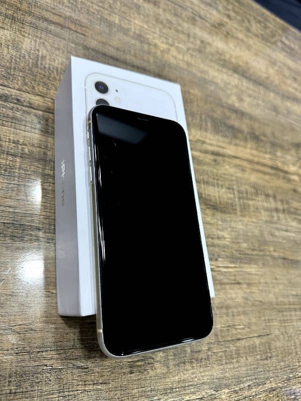 iPhone 11 white dual pta with complete box 7