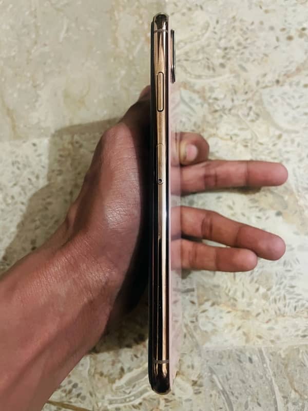 iphone xs max 256 gb pta aprroved gold colour 3