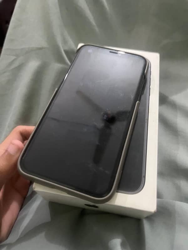 •iphone 11 jv with box• 2