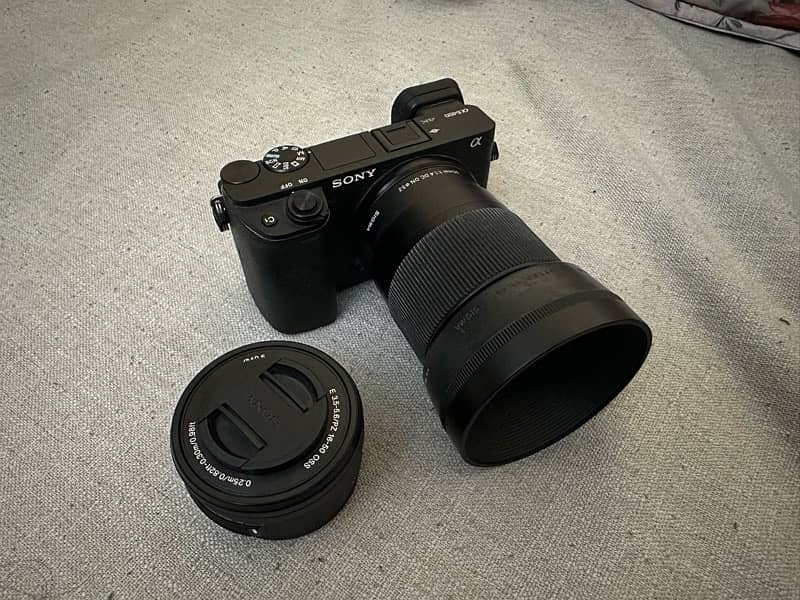 Sony a6400 with kit lens and Sigma 30mm complete accessories 4