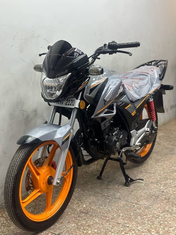 honda cb150f 2022 model ( 8000 km used only ) 0