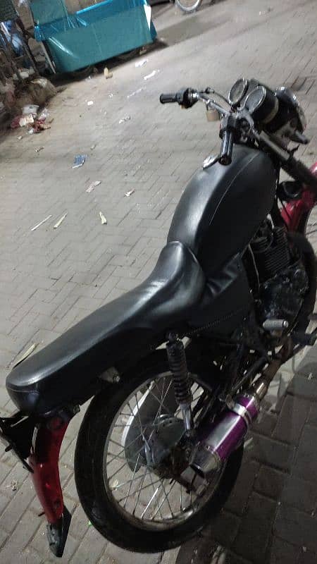 Suzuki GS 150 2