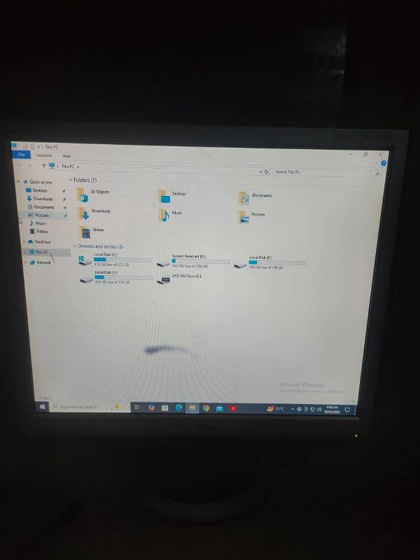 samsung 17 inch lcd bilkul ok use me hai aik spot hai display pic 0