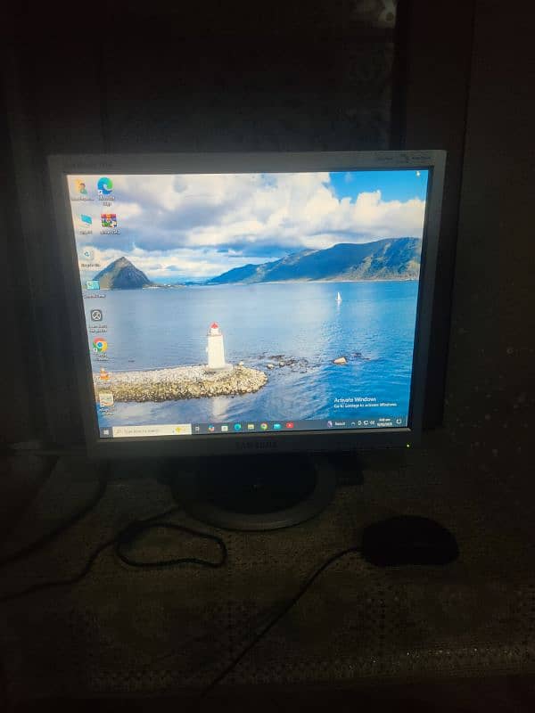 samsung 17 inch lcd bilkul ok use me hai aik spot hai display pic 1