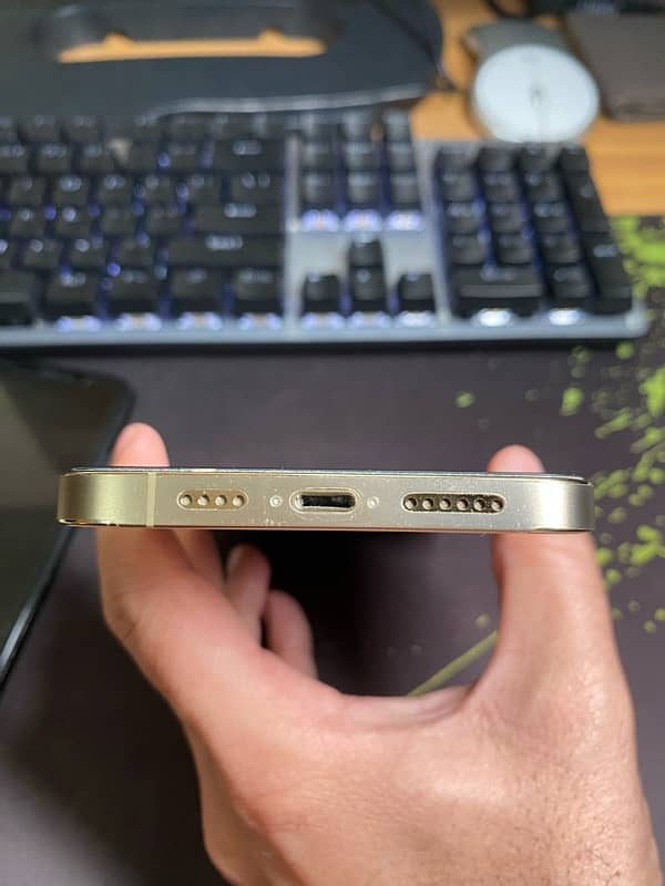 iphone 12 pro Max 10by10 128GB pta 3