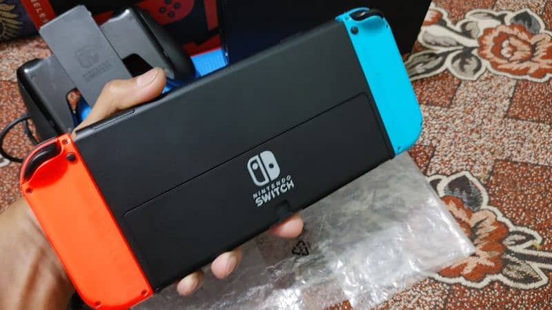 Nintendo switch oled jailbreak 128gb with boxe complte 3