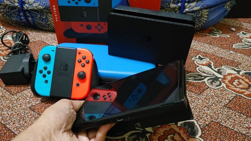 Nintendo switch oled jailbreak 128gb with boxe complte 11